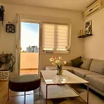 Lägenhet Cozy With Sunny Terrace Dubrovnik