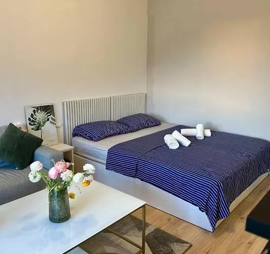 Cozy With Sunny Terrace Apartman