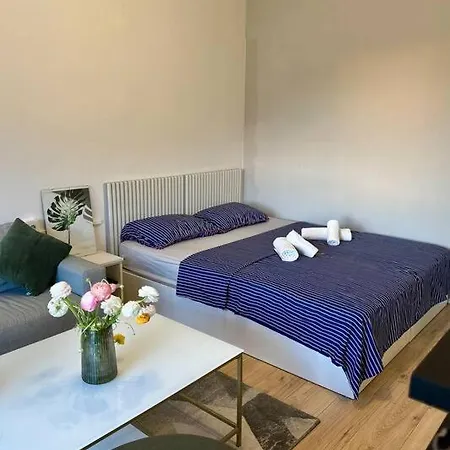 Cozy With Sunny Terrace Apartamento