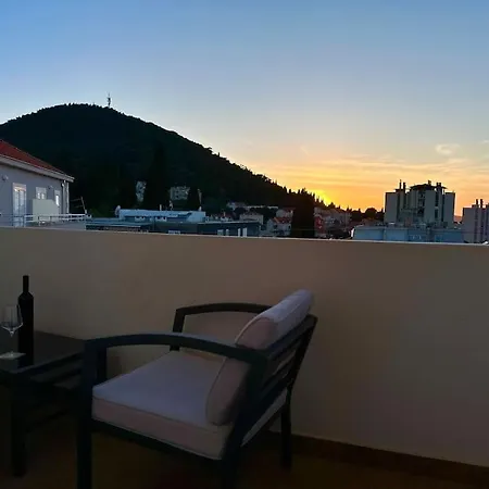 아파트 Cozy With Sunny Terrace *