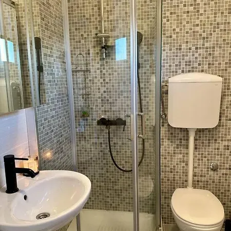 아파트 Cozy With Sunny Terrace