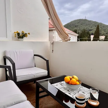 아파트 Cozy With Sunny Terrace 두브로브니크