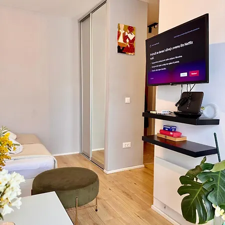 아파트 Cozy With Sunny Terrace *