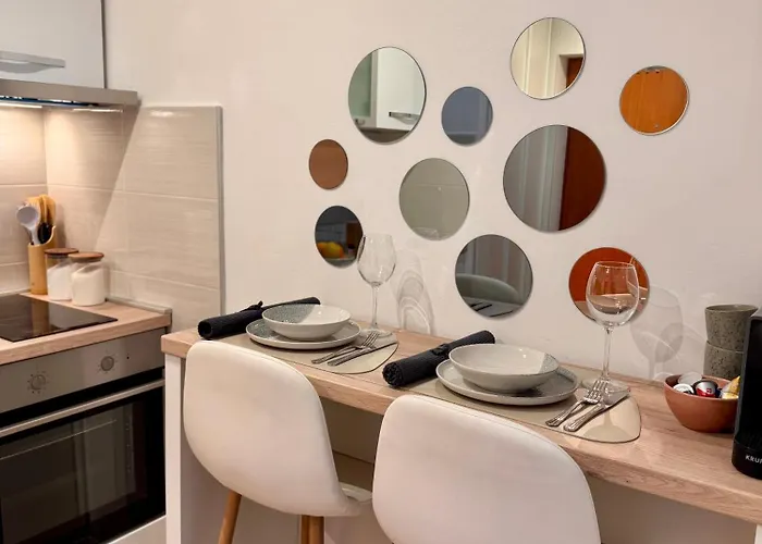 Cozy With Sunny Terrace Lejlighed *