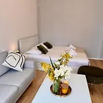Cozy With Sunny Terrace Apartamento *