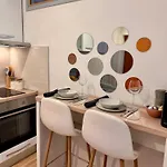Cozy With Sunny Terrace Apartamento *